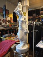 Marmor Figur Frau mit Krug und Topf