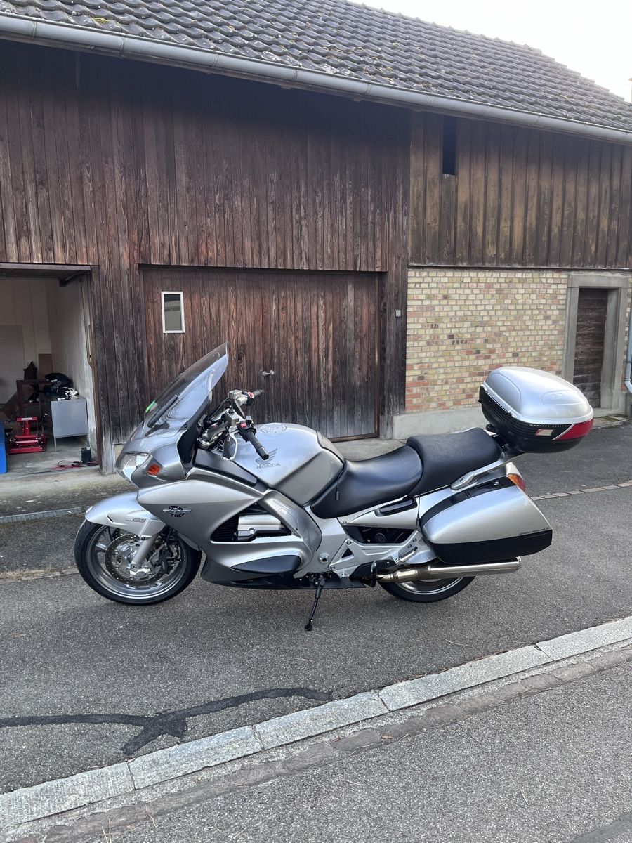 Honda Touring: Honda ST 1300 A – Usato da Lufingen venduto da Quadrum