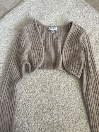 Kurze Strickjacke / Cardigan von & Other Stories