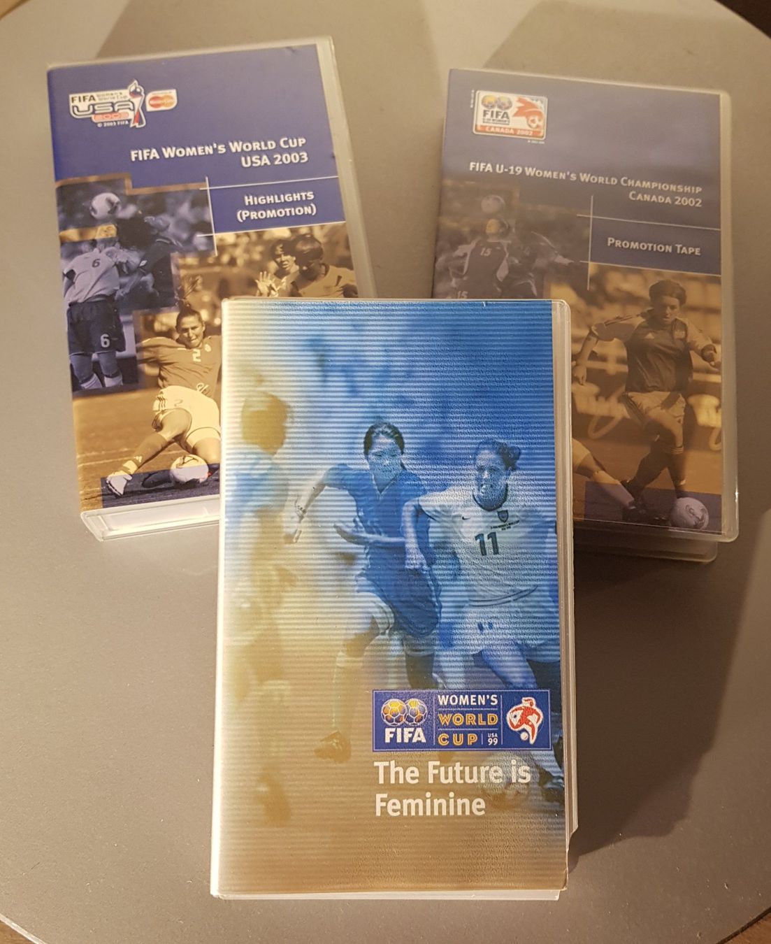 Alle VHS: 3 FIFA-VHS / THE Future is Feminine – Gebraucht aus Erlenbach ZH von wem_6f9c