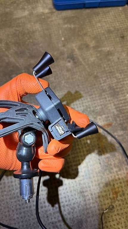 Staffe: Motorrad Handyhalterung USB Ladefunktion – Usato da Basel venduto da Hangman776 1