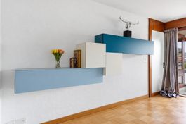 Modulare TV-Wohnwand mit Stauraum – Weiss & Blau