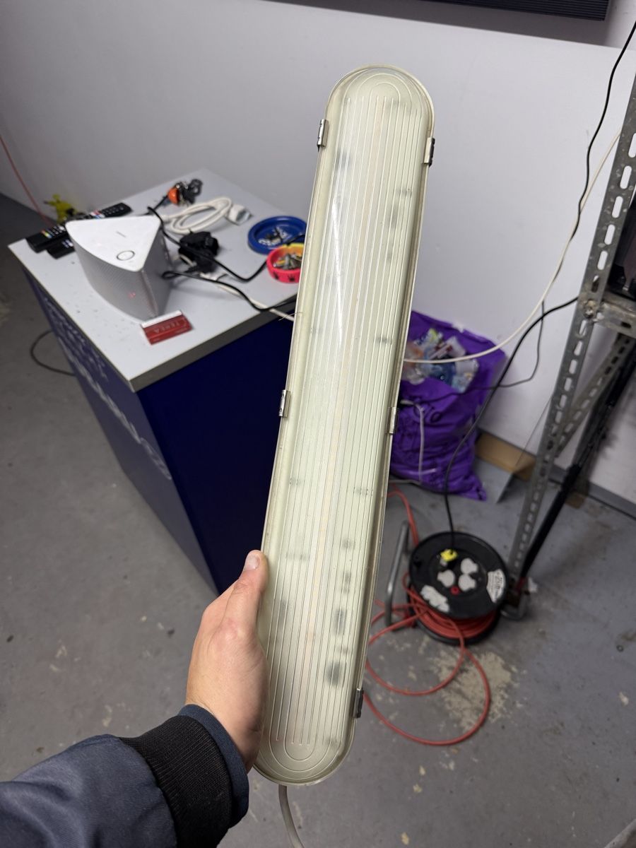 Lampade: Lampada led da garage – Usato da Bioggio venduto da man_nmm7
