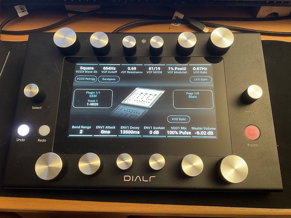 Instruments de musique: Dialr - MIDI-Controller mit KI gestütztem Auto-Mapping – D'occasion à Bremgarten b. Bern par metamaschine 1