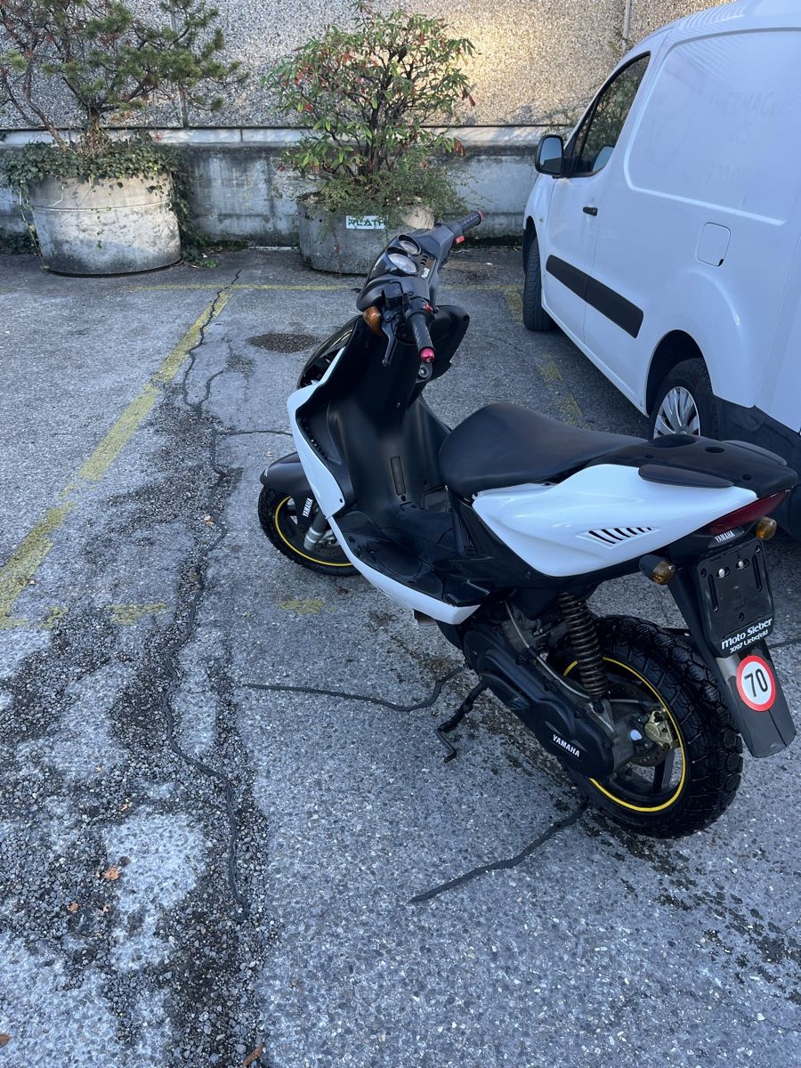Yamaha Scooter: Yamaha YQ 50 Cc  – Difettoso da Biel/Bienne venduto da dhi_l89g