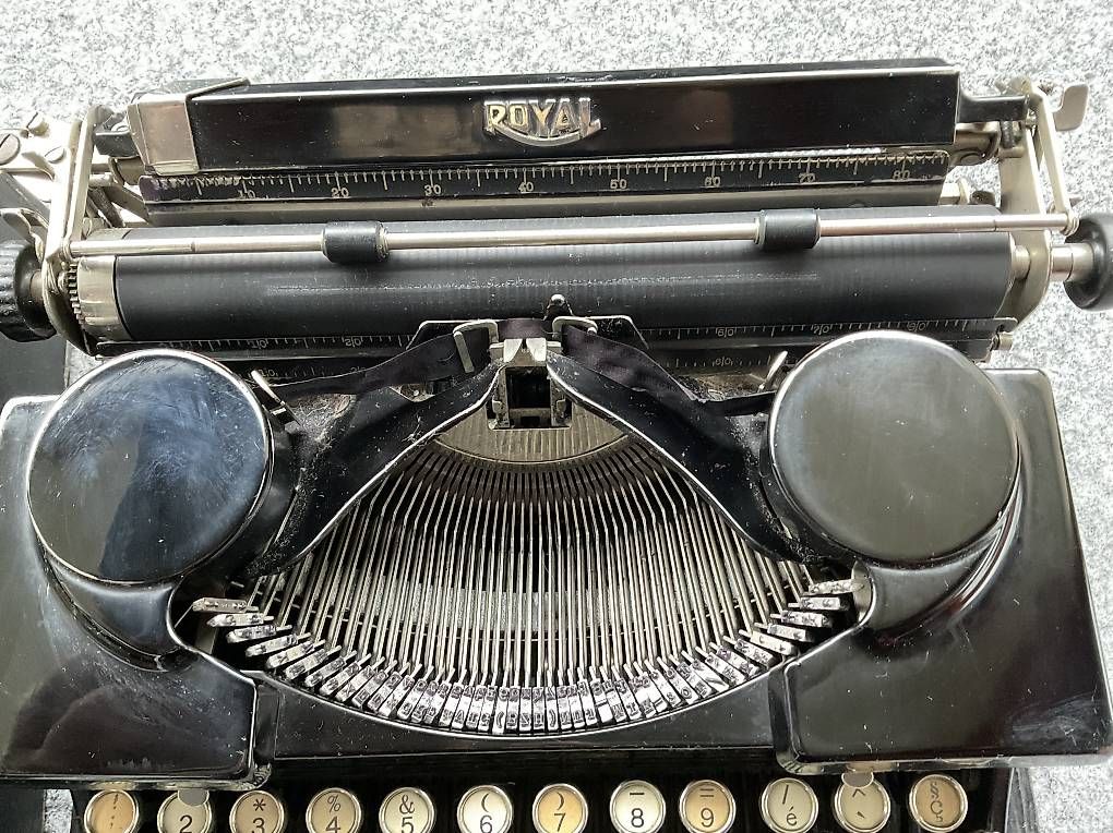 Macchine da scrivere: Royal Schreibmaschine 1930 – Usato da Abtwil SG venduto da Riono-01 1