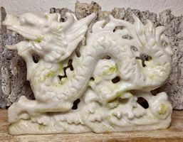 Chinesischer Drache aus Zitronenjade 1.5kg