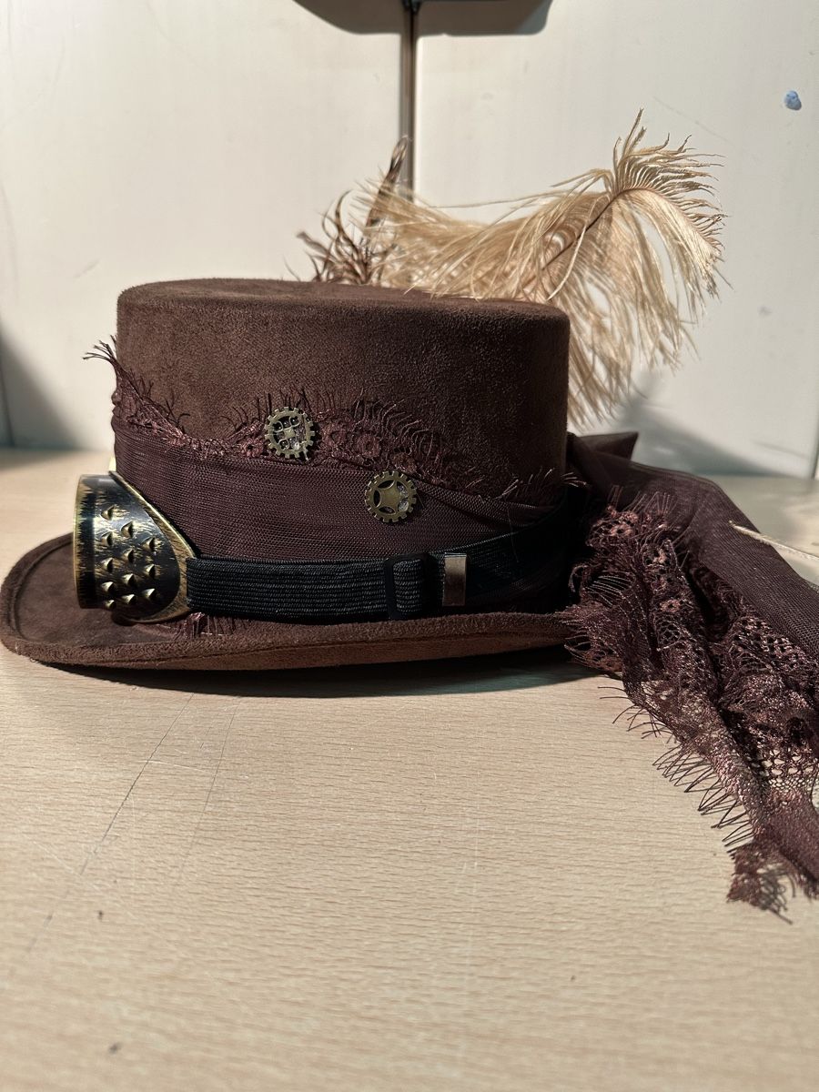 Copricapi, berretti & cappellini: Chapeau Steampunk avec lunettes et plumes – Usato da Lausanne venduto da artnouveau04 3