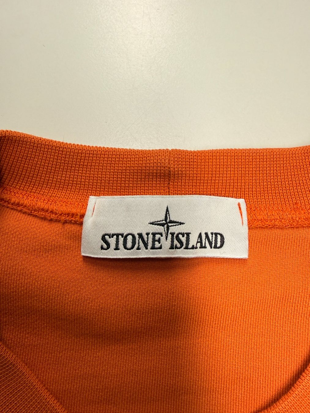 Stone Island Maglioni & Felpe: Stone Island Pullover Orange, Top Zustand, Grösse M – Usato da Luzern venduto da Shakwes 1