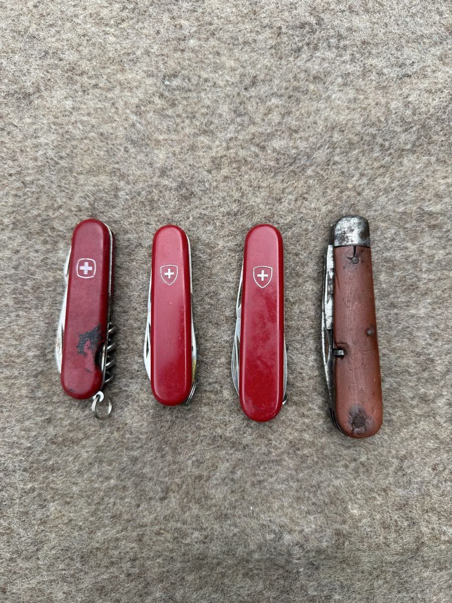 Victorinox Couteaux de poche: Lot 4 couteaux suisses – D'occasion à Fribourg par Ardoffel