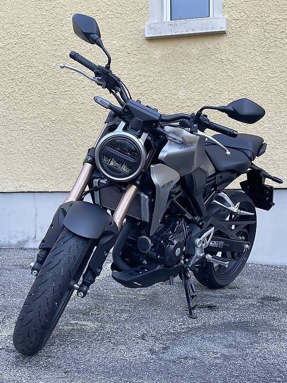 Honda Strada: Honda CB 300R (35kw) – Usato da Bern venduto da JANZB.