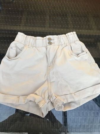 Damen Shorts beige Bershka 36