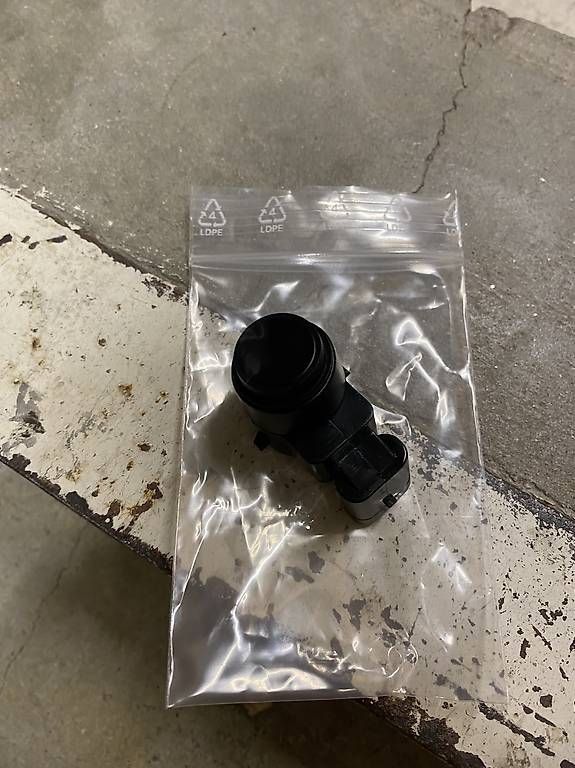 Tutti pezzi di ricambio auto: Sensor PDC vorne BMW x1 E84 – Usato da Pratteln venduto da davidjg78 1