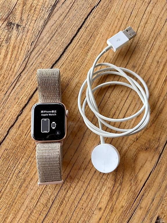Apple Smartwatch: Apple Watch SE 40mm dorée – Gebraucht aus Perroy von barballalla 1