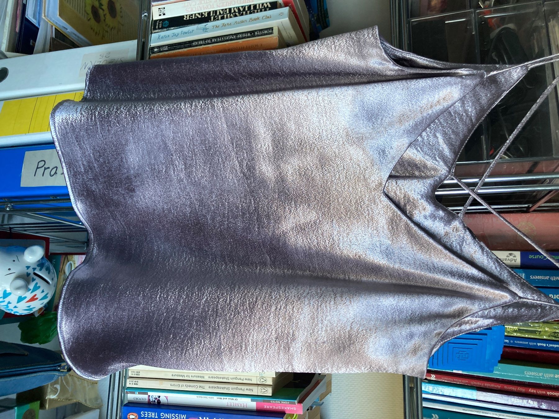 Top: Lila Satin Top mit feinen Trägern – Usato da Rüschlikon venduto da pat_6hmj 2