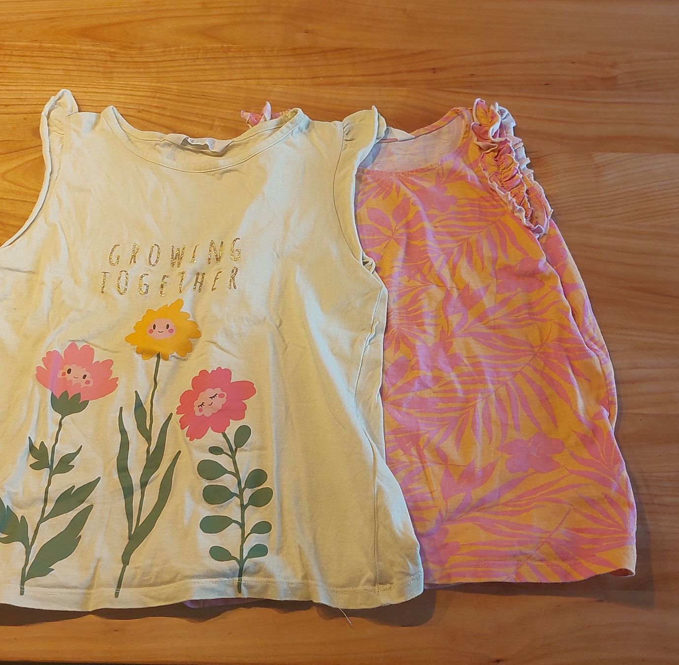 H&M Camicette, T-shirt & Top: 2 Sommer Shirts ärmellos, Grösse 134/140 – Usato da Freidorf TG venduto da Suge