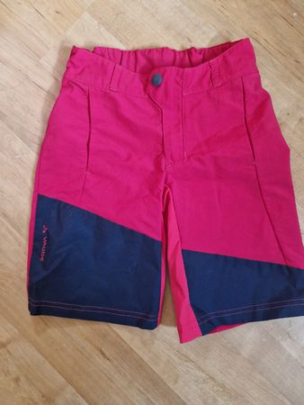 Robuste Kinder Shorts Gr. 110/116, rot-schwarz