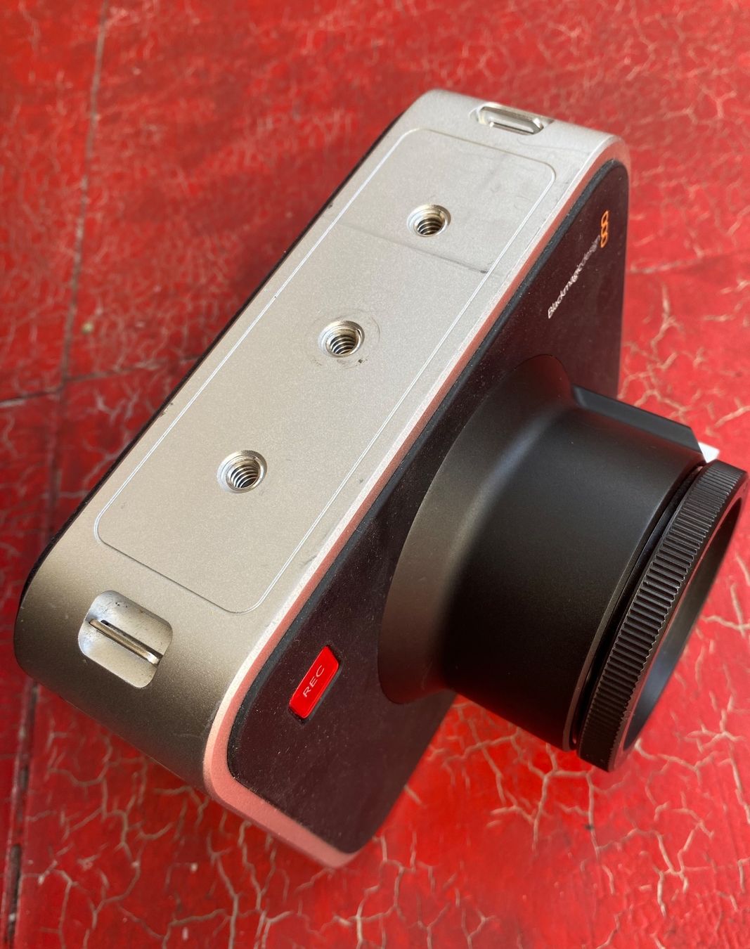 Blackmagic Videocamere: Blackmagic Production Camera 4K +Volta Gold Mount Battery – Usato da Basel venduto da Ostschweiz06 1