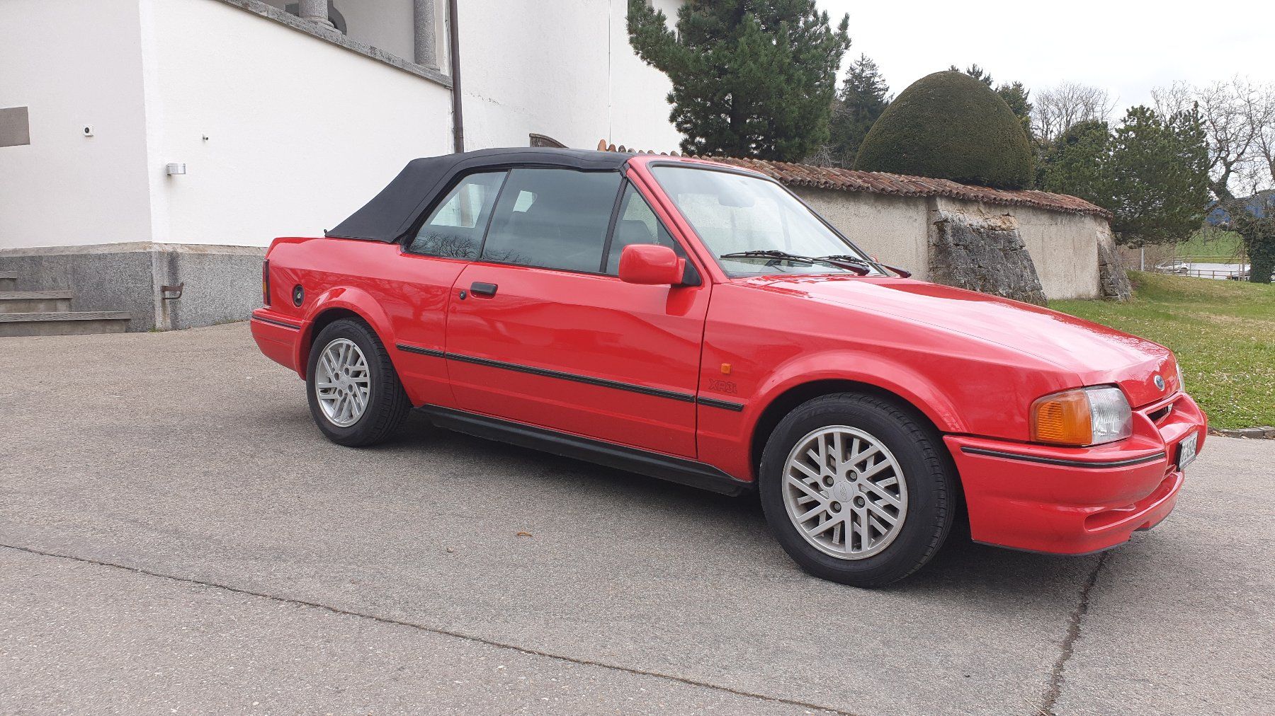 Ford Automobili: Ford Escort XR3i Cabrio – Usato da Wil SG venduto da Shelbys 1
