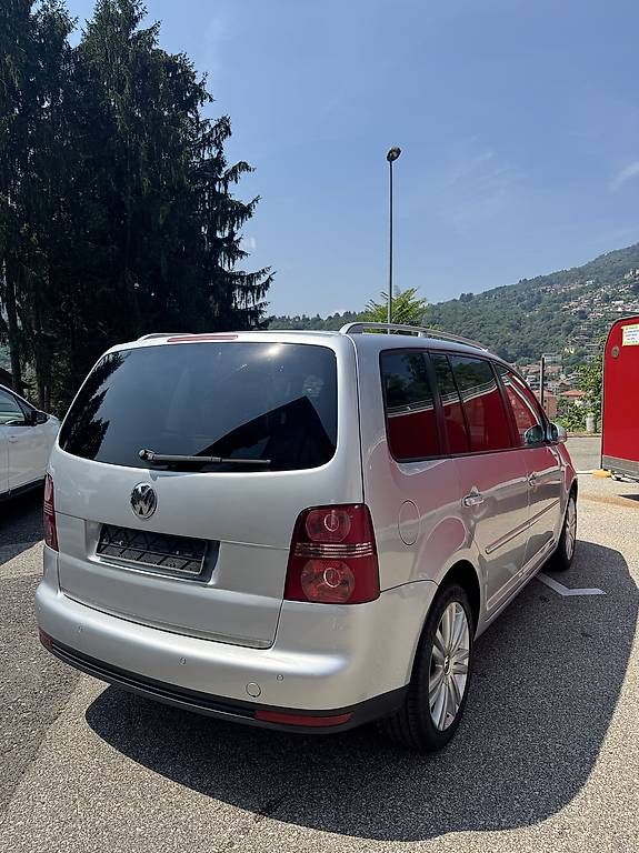 Autos: VW Touran Highline Automatica – D'occasion à Bosco Luganese par Olix2020 2