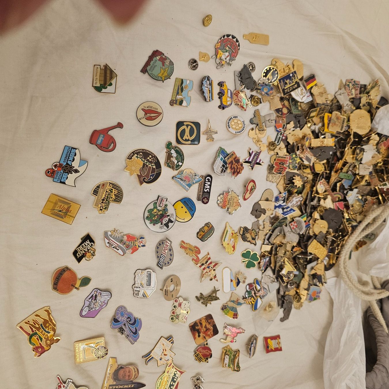 Placchette & Badge: Konvolut  pins  100 stück  unkontroliert – Usato da wolfhalden venduto da 46464646 5