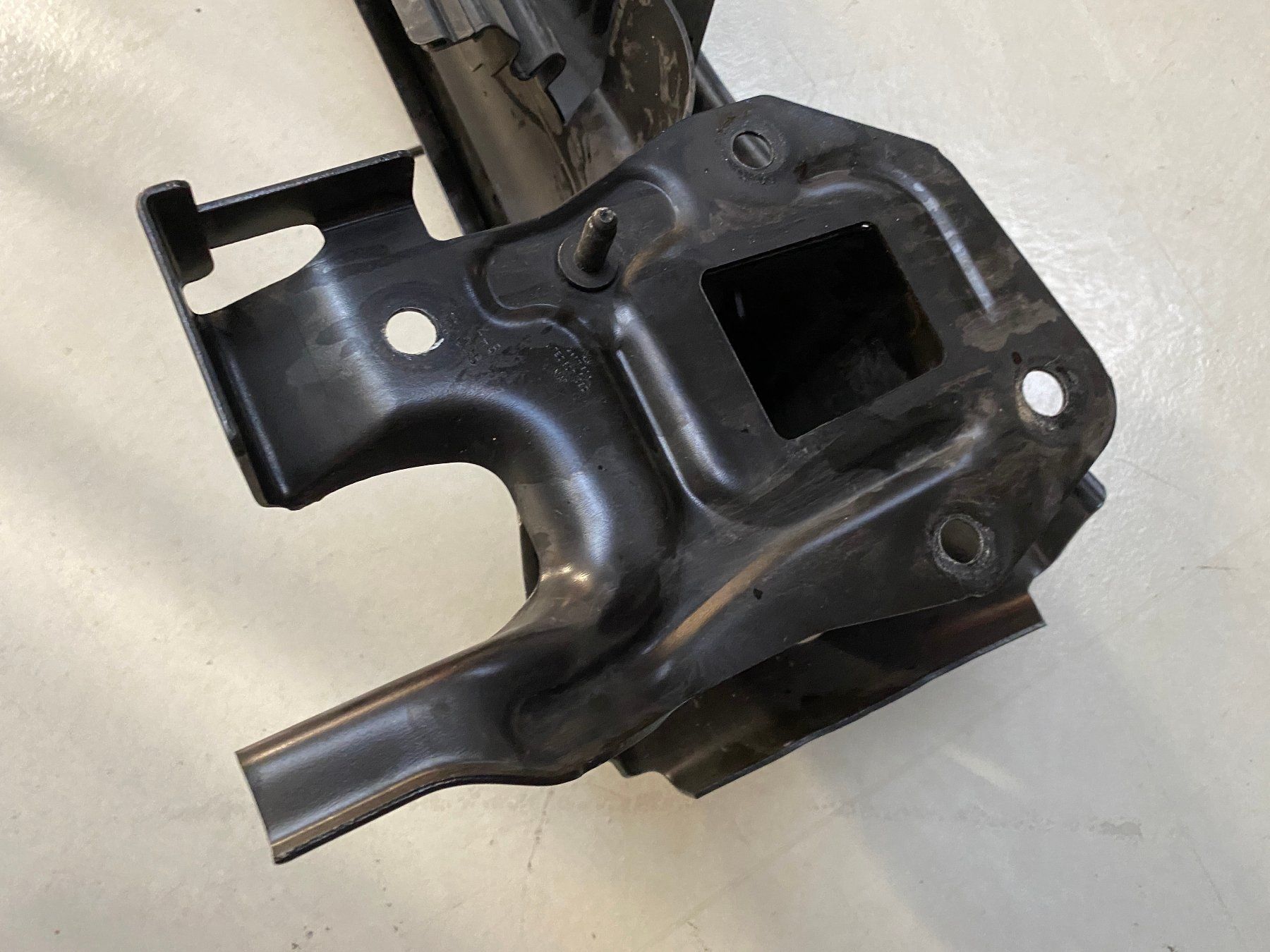 Volkswagen Tutti pezzi di ricambio auto: Stossstange VW T5/T6 – Usato da Alpnach-Dorf venduto da Hess-Automobile 2