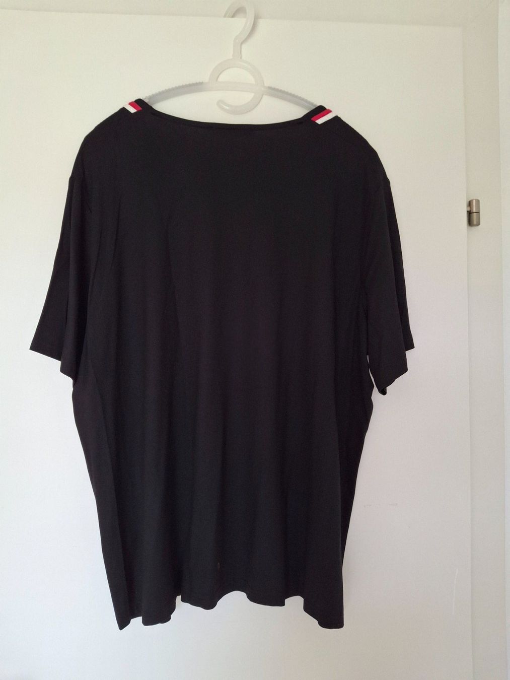 T-shirt: Schwarzes T-Shirt, Frank Walder, Gr. 52 – Nuovo (secondo la descrizione) da WALTERSWIL SO venduto da thb_ybm8 3
