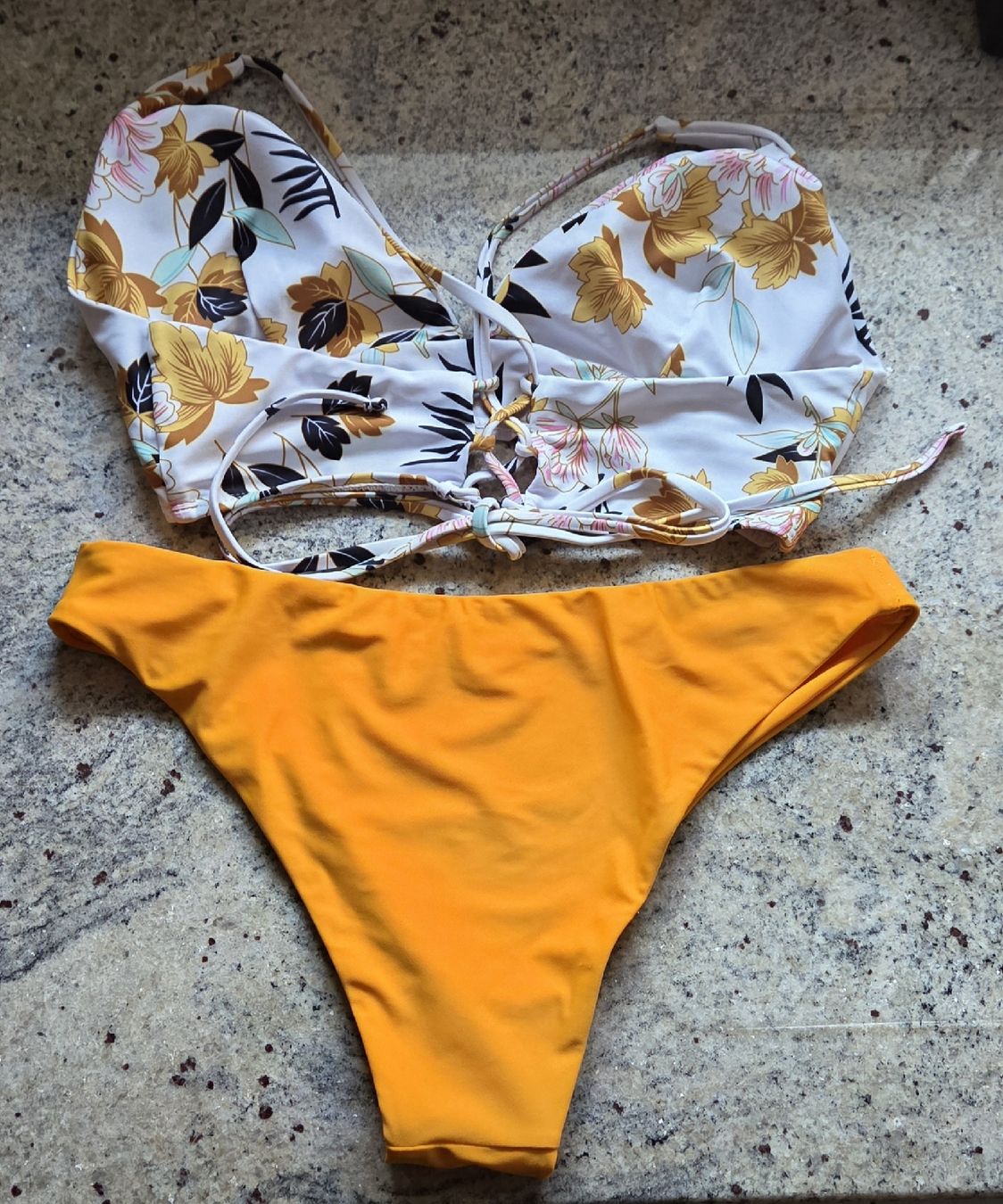 Zaful Maillots de bain & Bikinis: Bikini Zaful Blumenmuster Orange Grösse M Neu – Neuf (Voir description) à Ettingen par ssc_dsr2 1