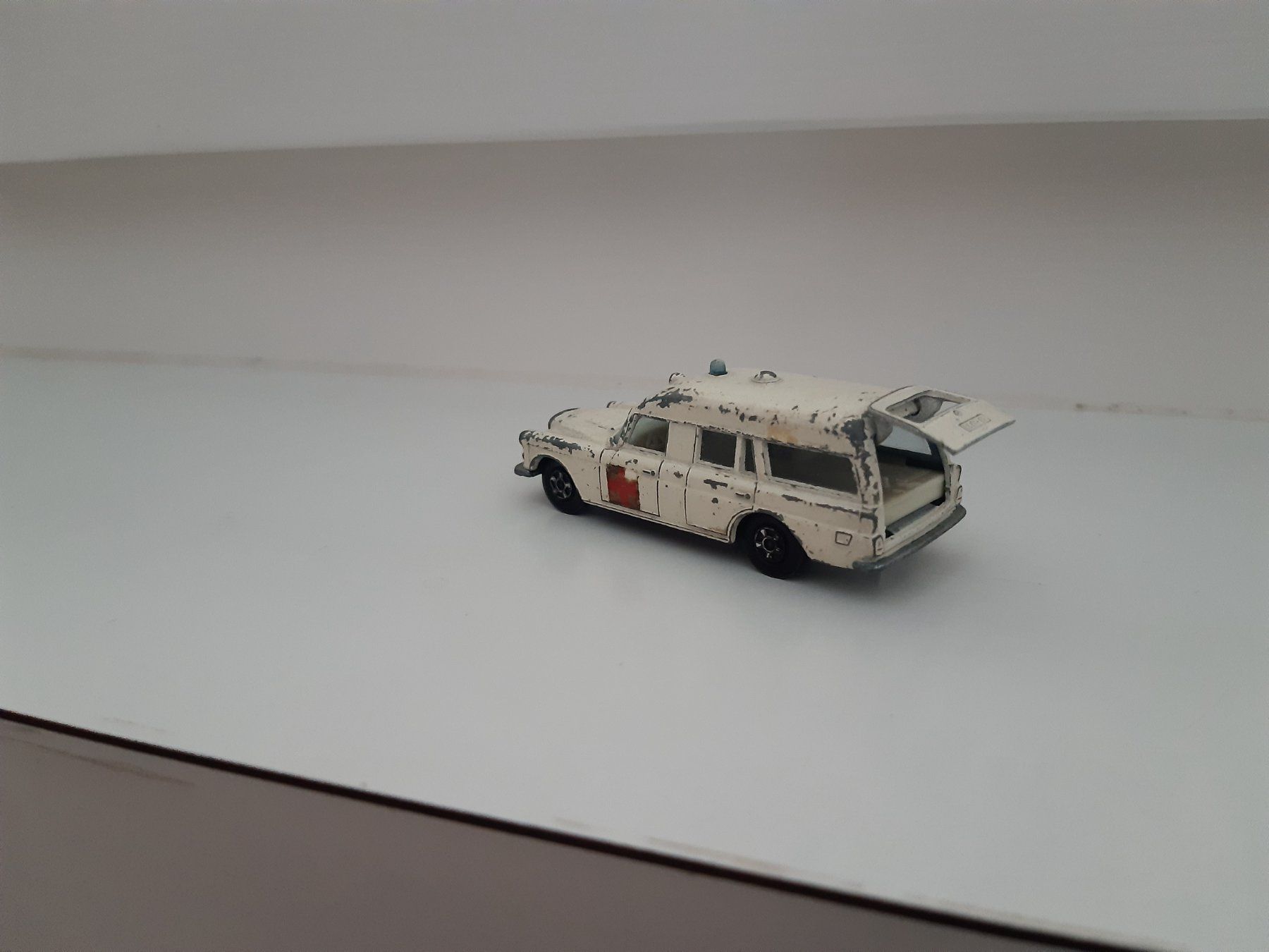 Matchbox Modellini d'auto: Mercedes Benz Krankenwagen – Usato da Neuhausen venduto da simr3 2