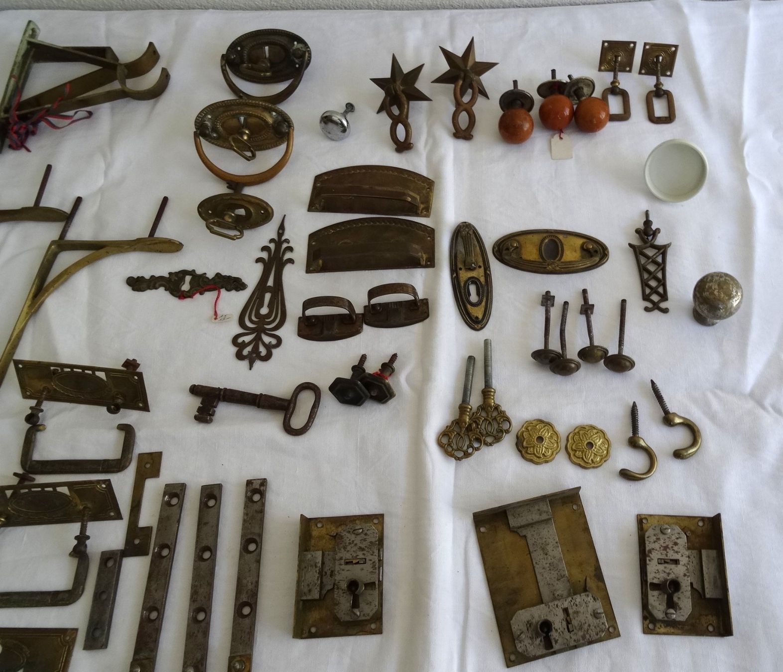 Ferramenta: Diverse Alte Möbelbeschläge – Usato da Minusio venduto da Mer66 1
