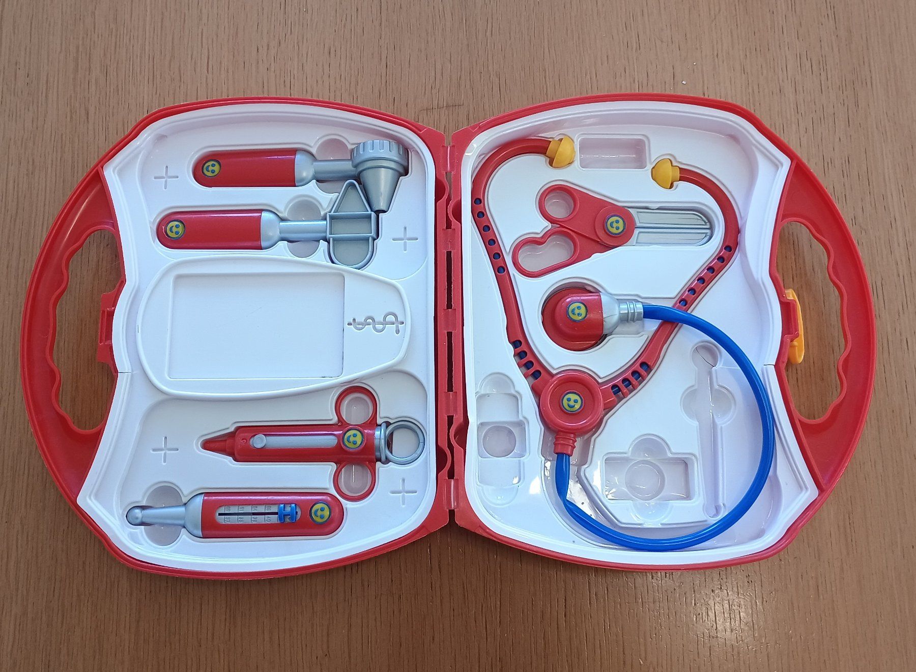 Spielzeuge: Arztkoffer – Gebraucht aus Rothrist von GIWALD