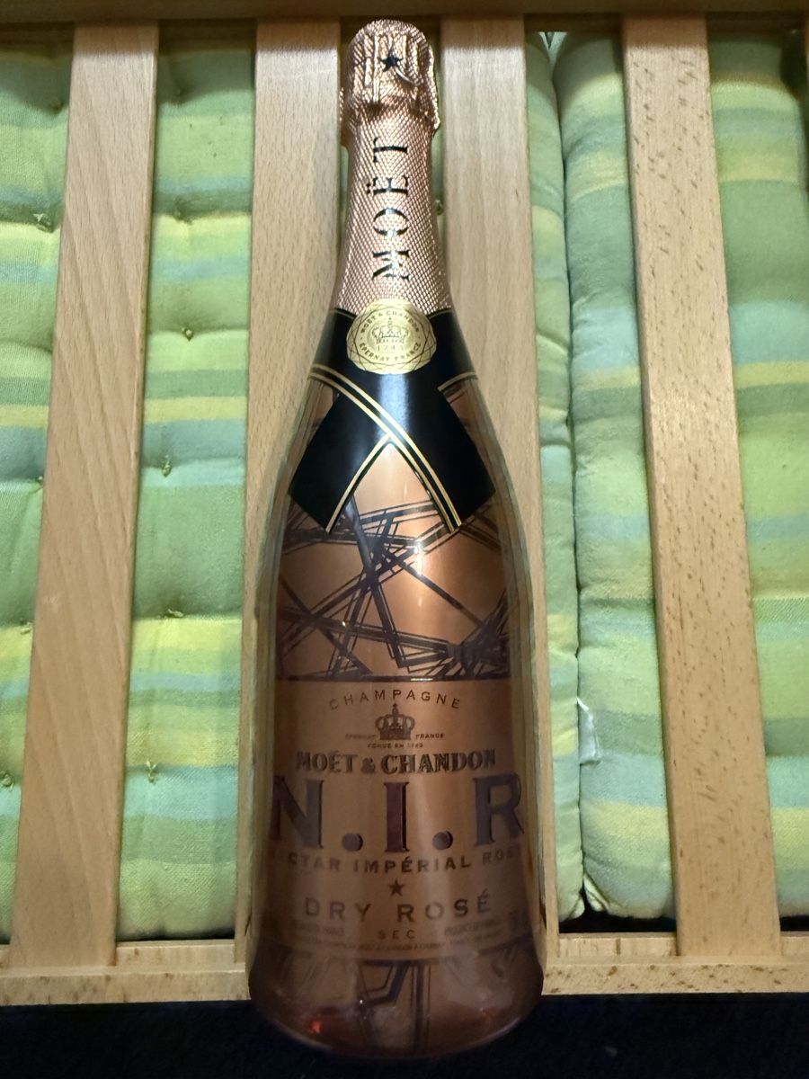 Wein: Moet & Chandon N.I.R  - Flasche mit Licht - 41 – Neu (gemäss Beschreibung) aus Möhlin von Palessandro91