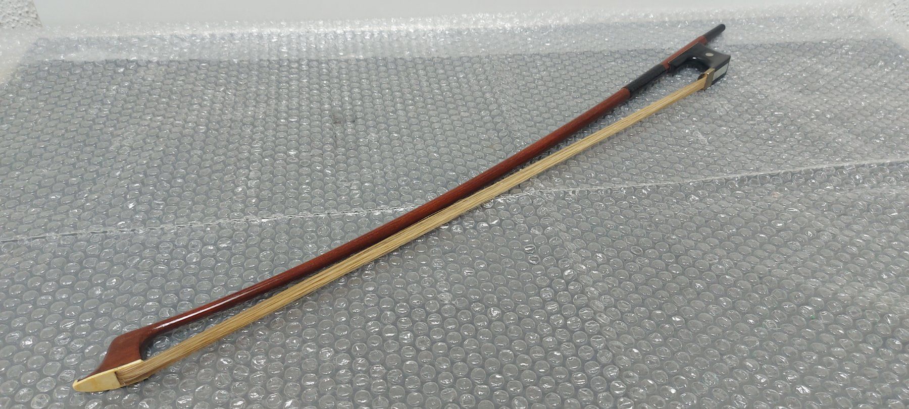 Strumenti musicali: Kontrabasbogen Deutsch  L= 76 cmm. – Usato da Glattbrugg venduto da Swissmusik 2