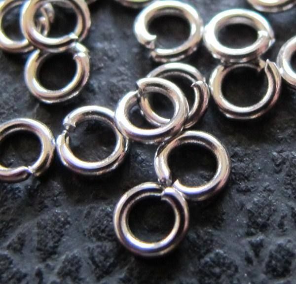 Altro in Giocattoli & Bricolage: 500 Jump Ringli, Ringe Chromstahl 4mm – Nuovo e nell'imballaggio originale da Schwanden GL venduto da UHRKNALL 1