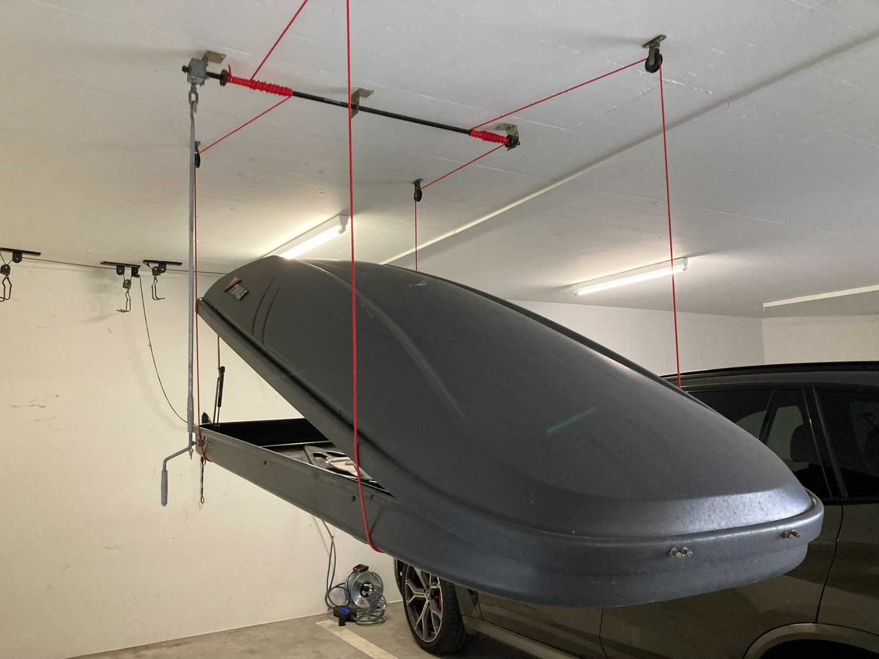 Thule Dachboxen: grosse Thule-Auto-Dachbox mit man. Hublift – Gebraucht aus Dornach von Nenzyhg 2