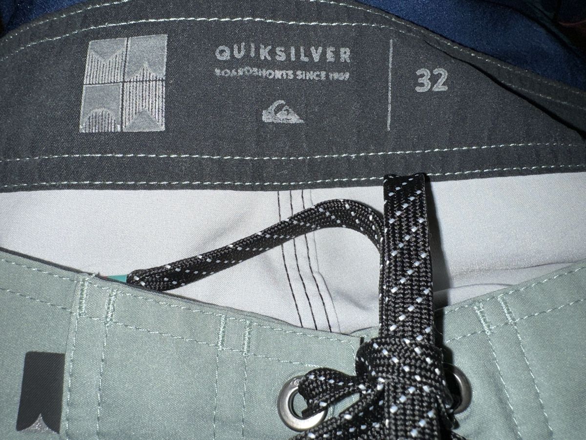 Quiksilver Hosen: Quiksilver Shorts Gr. 32 – Gebraucht aus St. Gallen von mai_zpt7 2