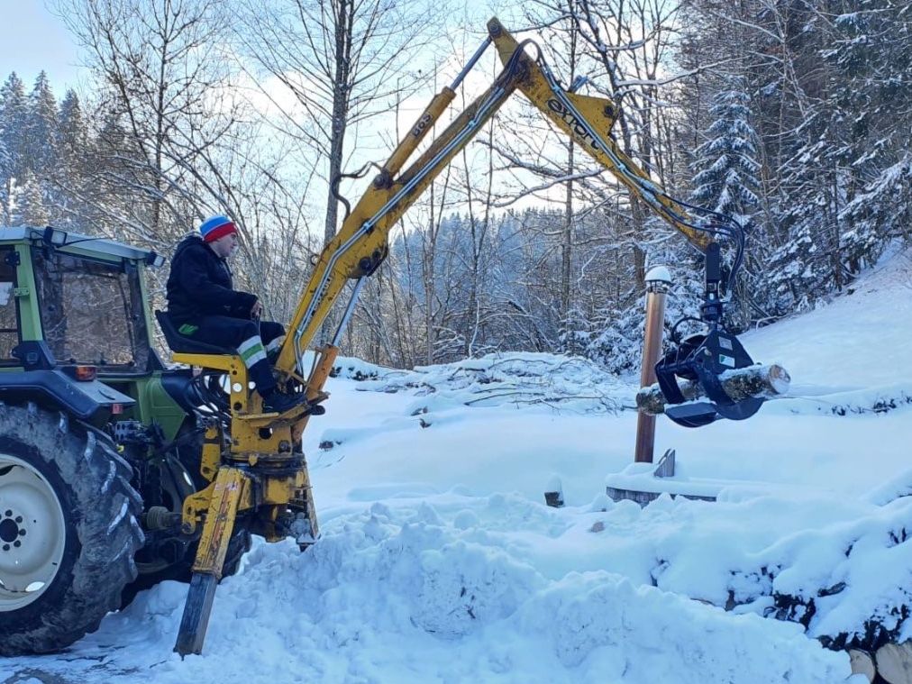 Gru: Mistkran/Heckbagger Icar Bazzoli B6S – Usato da Fischingen venduto da nat_9qn7 3