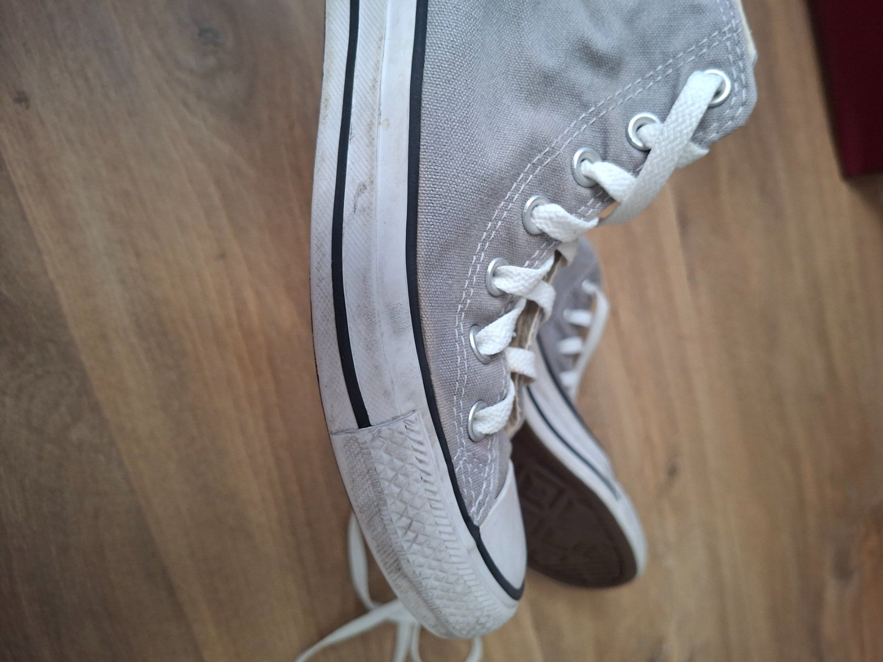 Converse Scarpe da donna: Baskets Converse grises et blanches taille 37 bon état – Usato da Genève venduto da a_t_g5kq 2