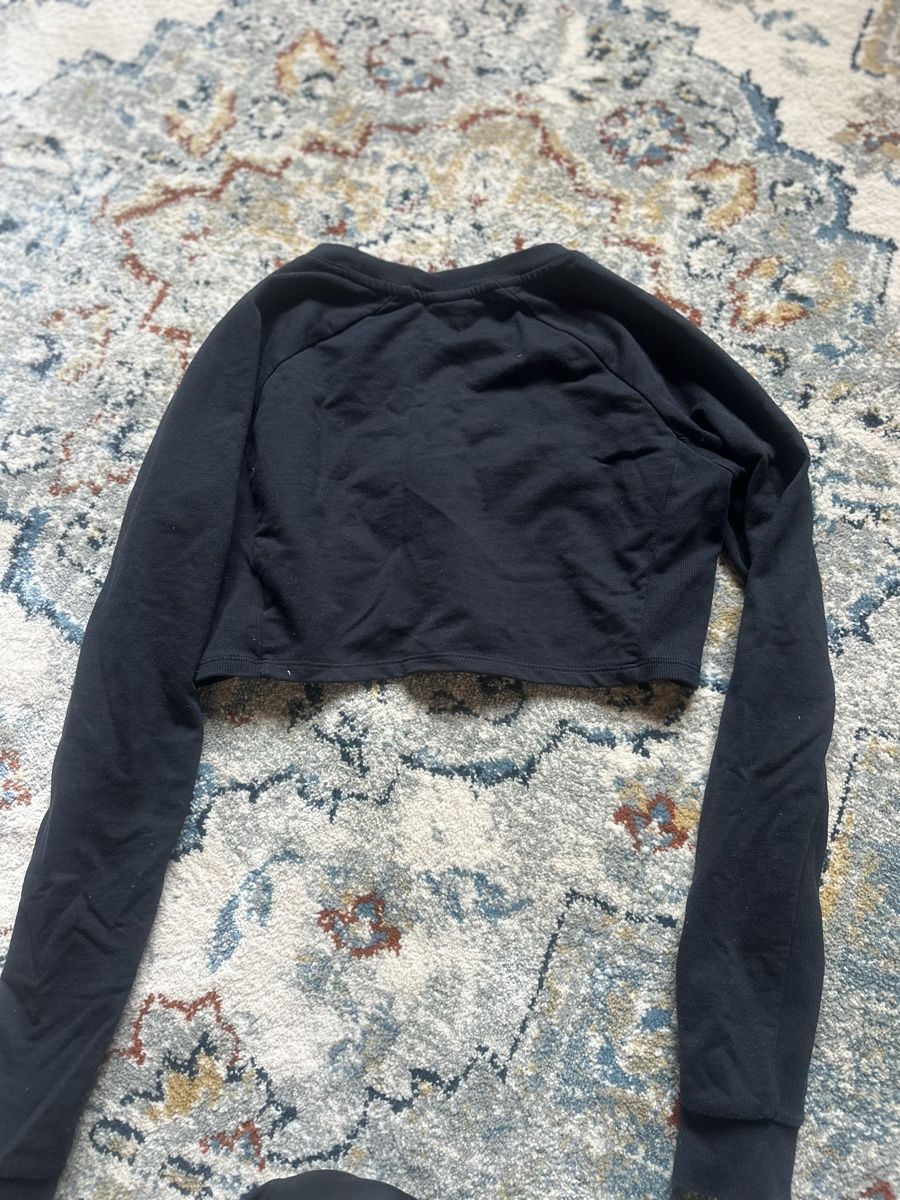 Gymshark T-shirt: Gym shark Crop Shirt – Usato da Bern venduto da anj_5stx 2