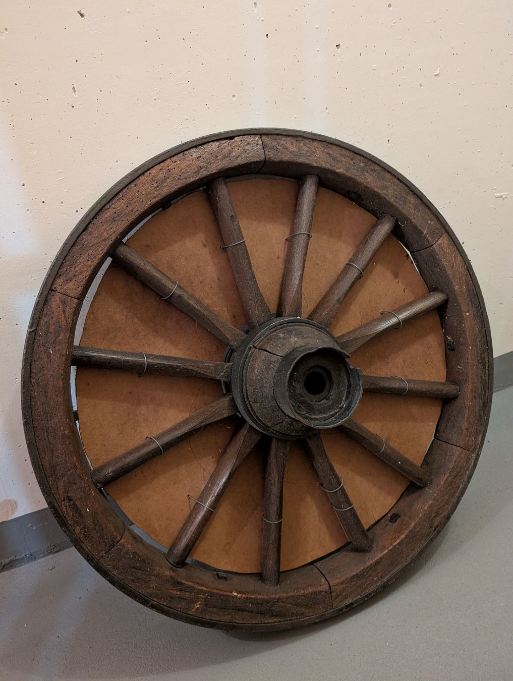 Pneumatici & Ruote complete: Altes Wagenrad, Durchmesser 81cm – Usato da Rieden AG venduto da Lombego