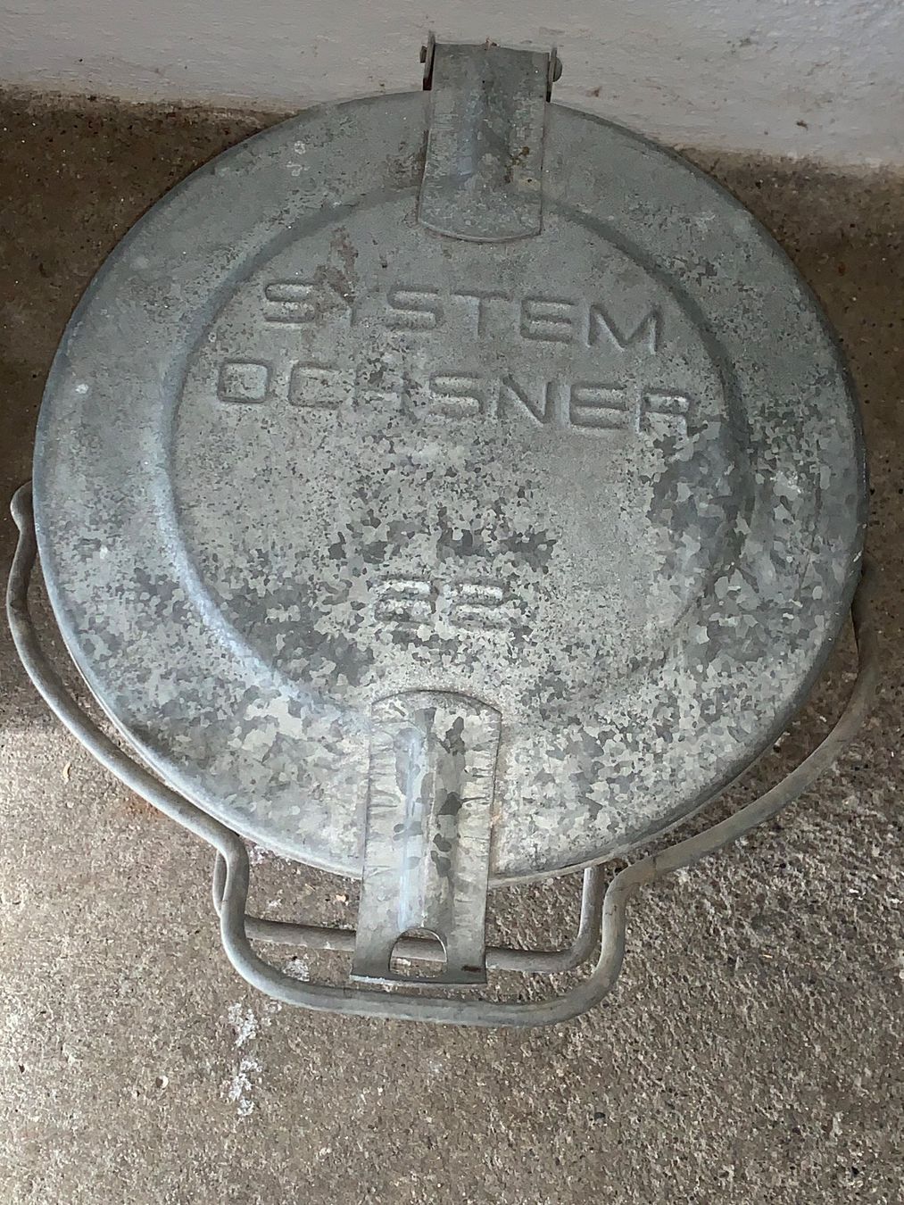 Ochsner Cestini per rifiuti: Patent Ochsner System Ochnser Kübel Metall Eimer mit Deckel – Usato da Rickenbach SZ venduto da Frickler 1