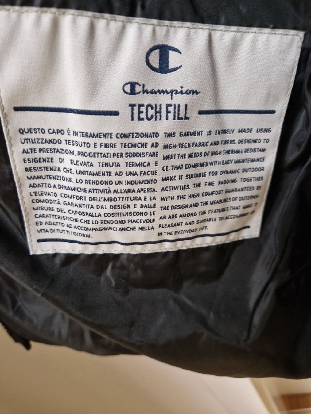 Champion Giacche: Warme Champion Gr. M Winterjacke schwarz – Usato da Glattbrugg venduto da mas_75t2 4