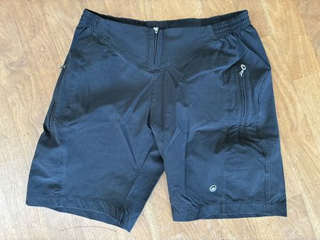 Assos trackShorts Signature schwarz Grösse L 