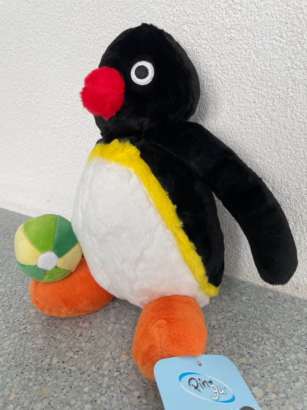 Statuette: PINGU mit Ball – Nuovo e nell'imballaggio originale da Schaffhausen venduto da krokodilgena 2