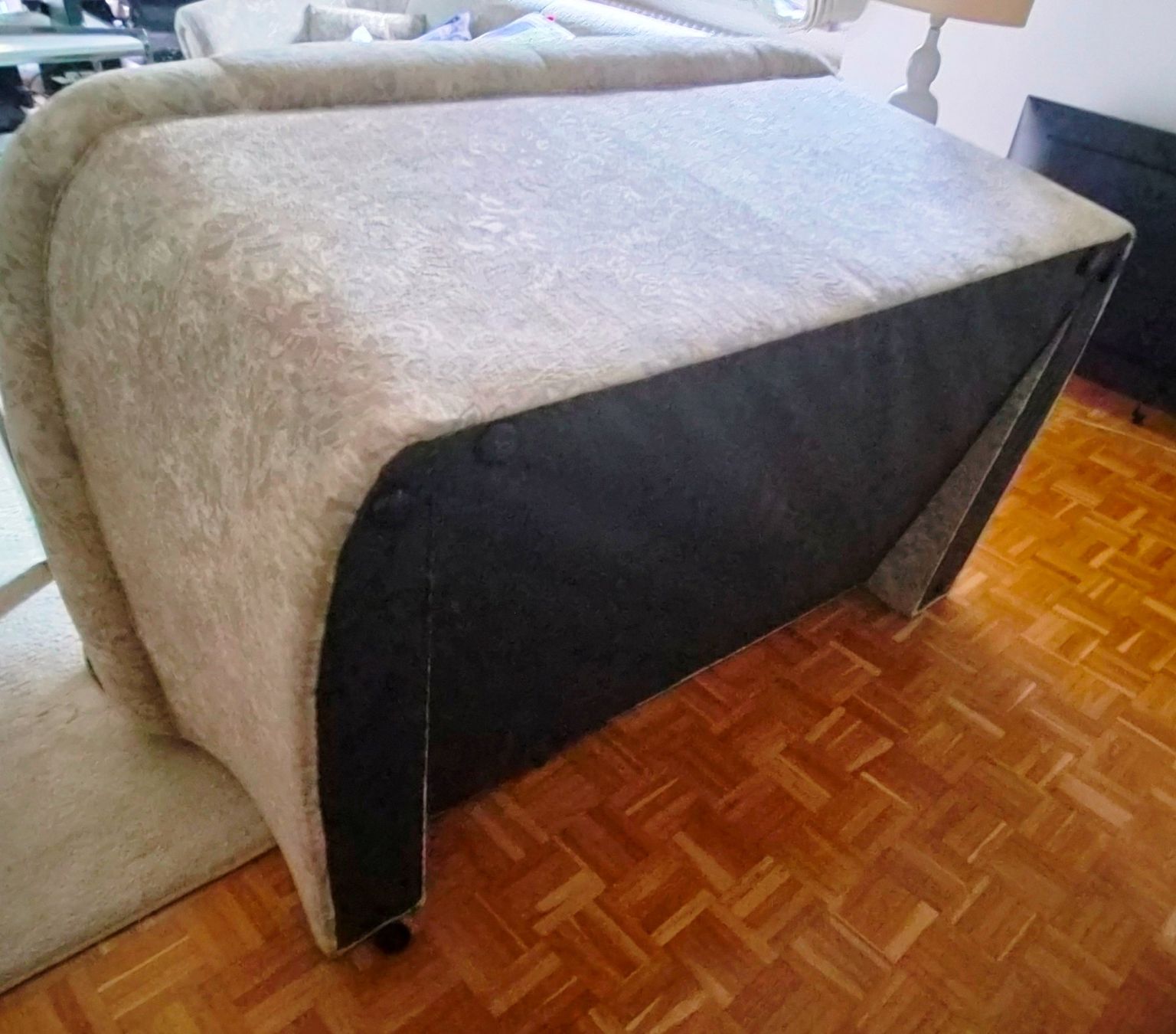 Sofas: Klassisches 2er-Sofa / Couch mit edlem Blumenmuster – Gebraucht aus Zürich von Primanoctis 8