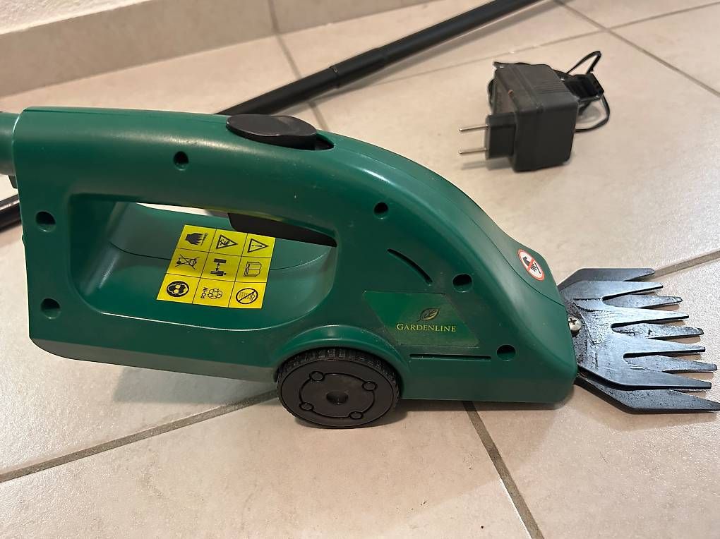 Tagliaerba: Gardenline Akku-Grasschere mit Teleskopstiel – Usato da Hausen AG venduto da Mat-Nat