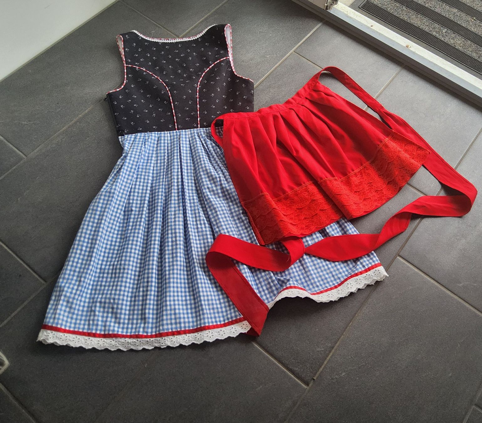 Jupes: Dirndl Stockerpoint Grösse 40 – D'occasion à Diegten par ayla2009 7