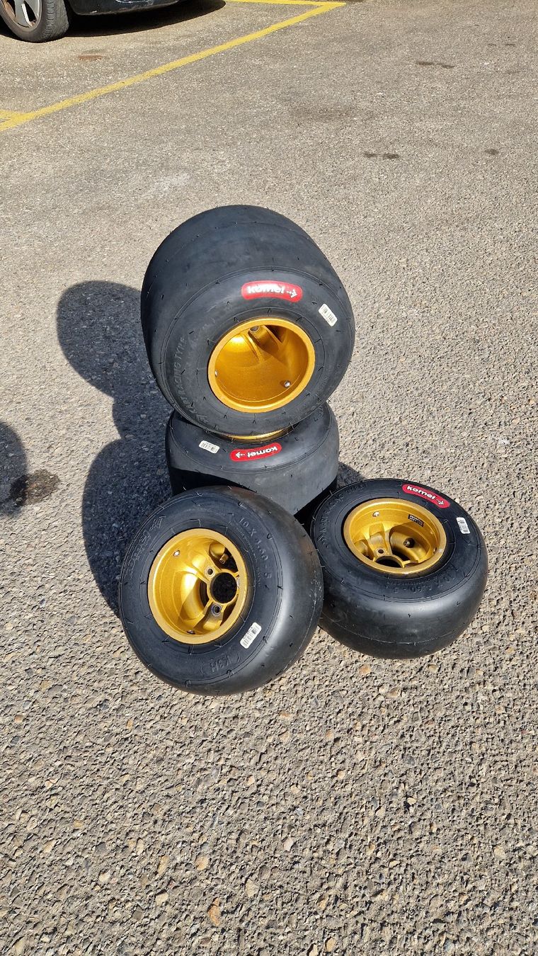 Karts: Kartfelge mit neuem Reifensatz – Gebraucht aus Cornaux NE von syl_fm8y
