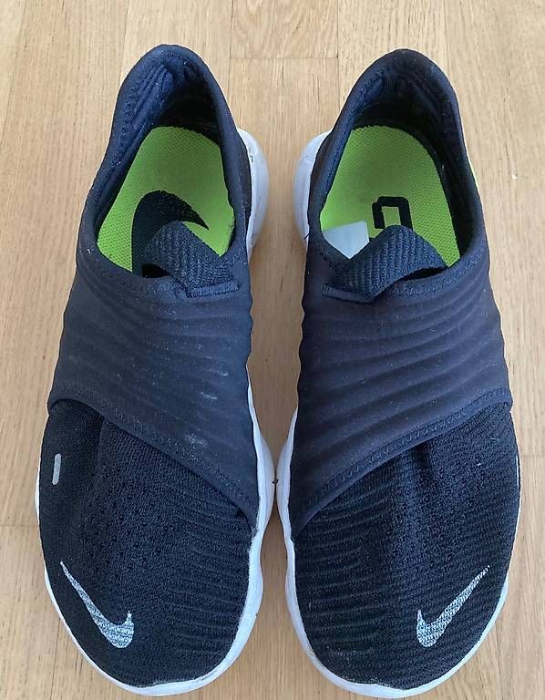 Nike Scarpe da uomo: Nike Schlüpfer Gr. 46 schwarz – Usato da Neuenhof venduto da fiore011