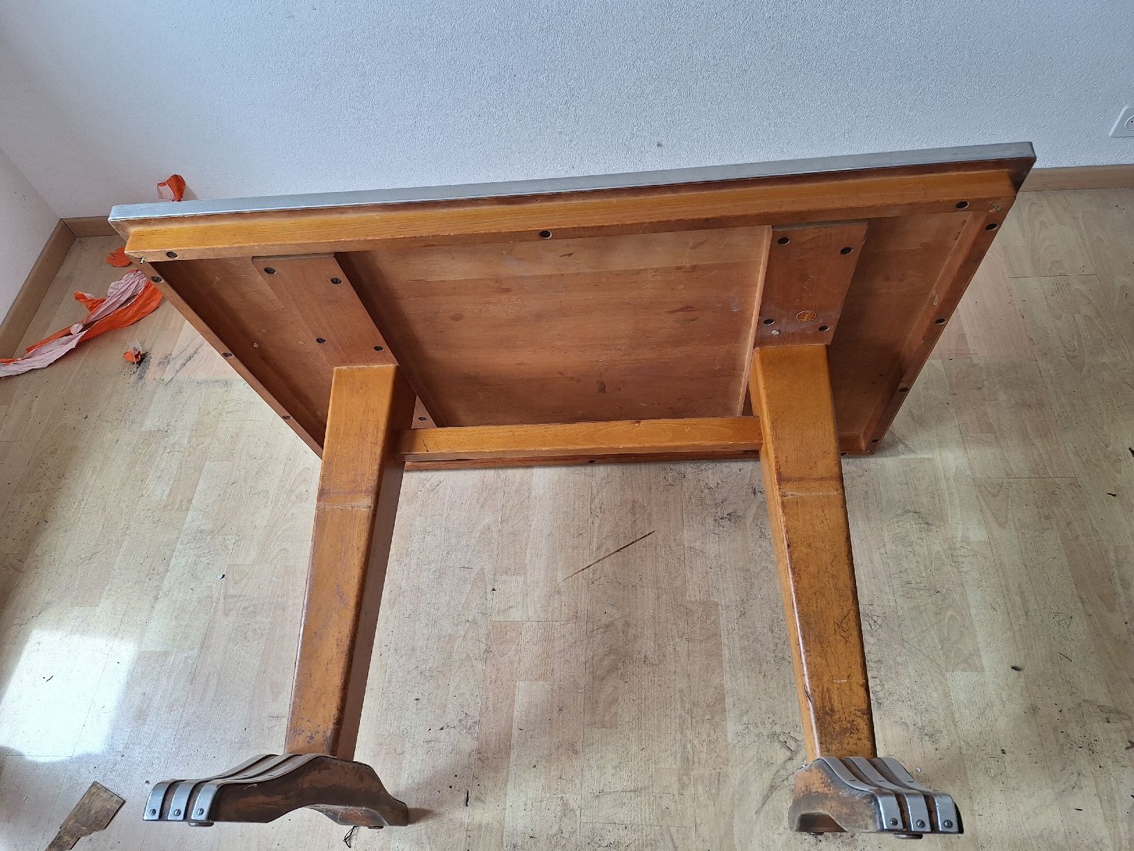 Tables: 5 massive Tische , Schweizer Produkt – D'occasion à Thun par Panter1966 1
